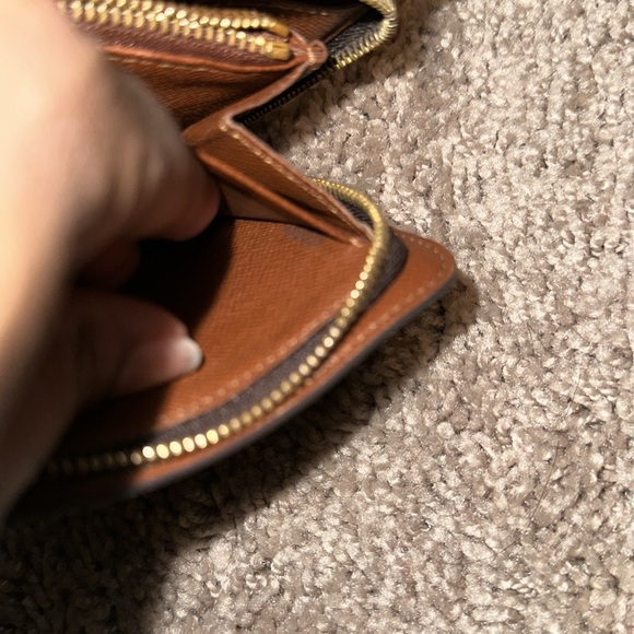 Louis Vuitton Zipper Wallet - Picture 9 of 11
